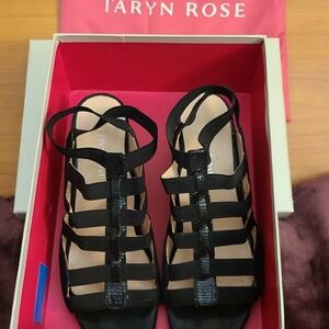 Taryn Rose 7 1/2 Reesa black